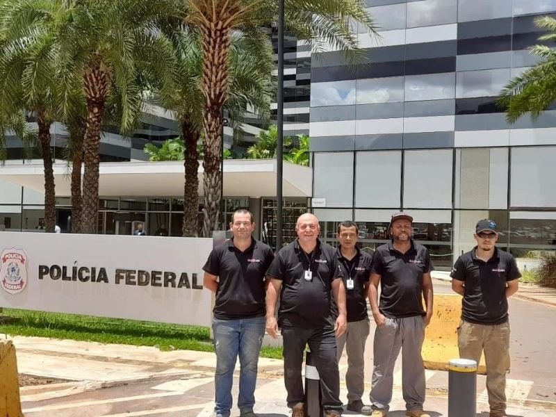 Sistema completo de Bollards automáticos para controle de acesso veicular.