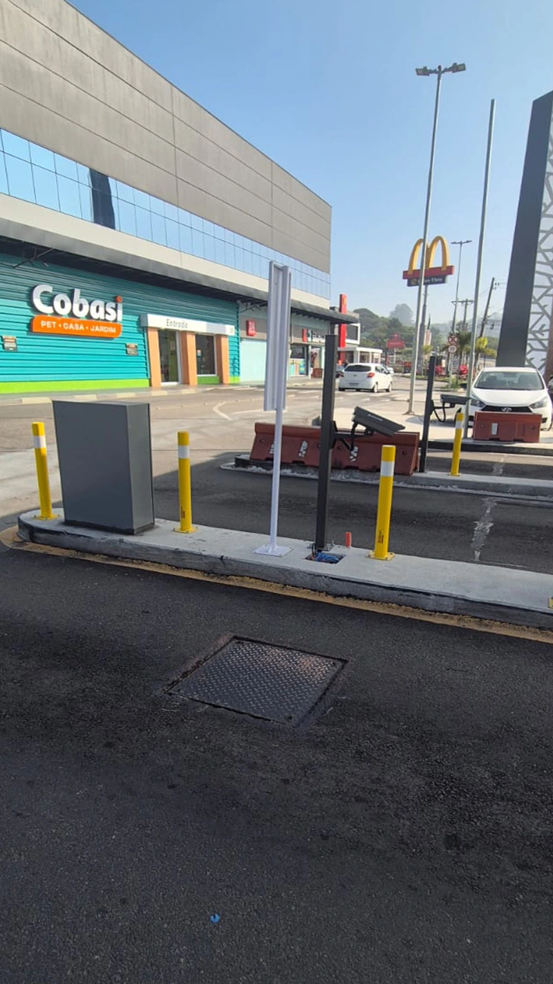 Aplicação de Bollard Fixo Parafusado