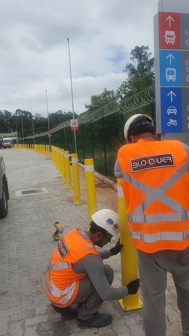 Aplicação de Bollard Fixo Parafusado